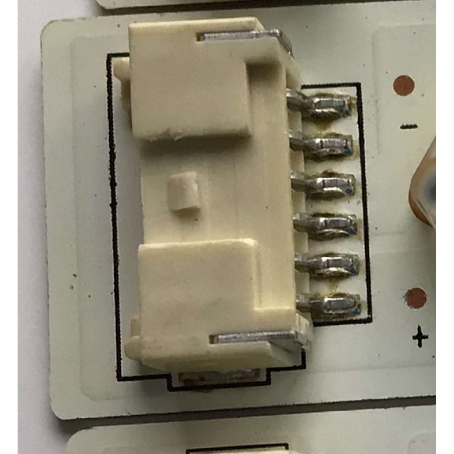 KIT DE LED'S PARA TV VIZIO ((INCOMPLETO SOLO 14 PIEZAS)) / NUMERO DE PARTE E700DLB003-003 / E700DLBE70 / E700DLB003-002 / E306084 / MODELOS E700I-B3 / E700I-B3 LFTRRGBQ / E700I-B3 LFTRRGBR / NOTA IMPORTANTE:KIT CONSTA DE 18 PIEZAS EN TOTAL - Imagen 3